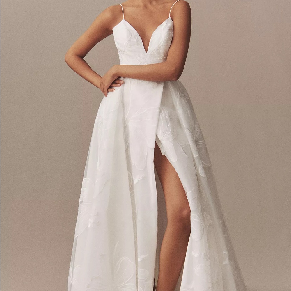 Wtoo by watters Romu sleeveless wedding gown size 6 slit white dress SAMPLE